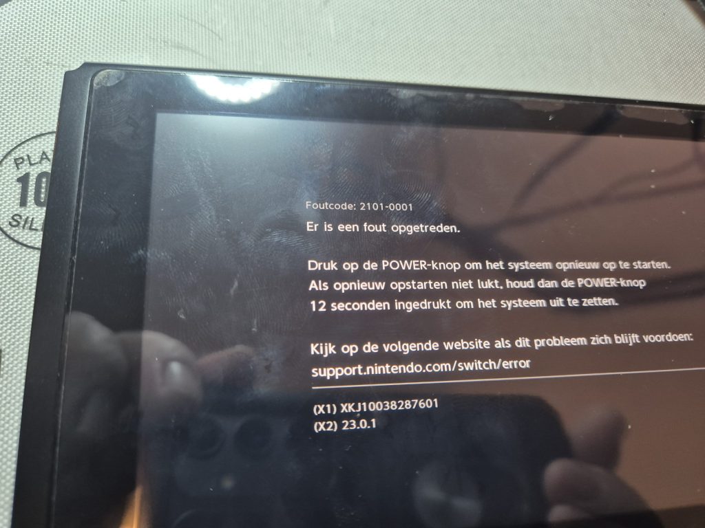 Nintendo Switch met foutcode 2101-0001 op het scherm